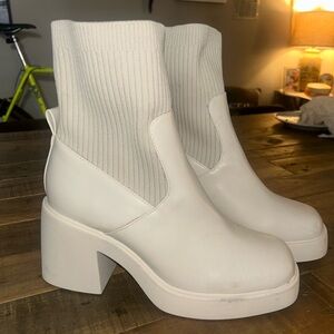 Marino 23 Women's Knit Pull On Block Heel Booties White